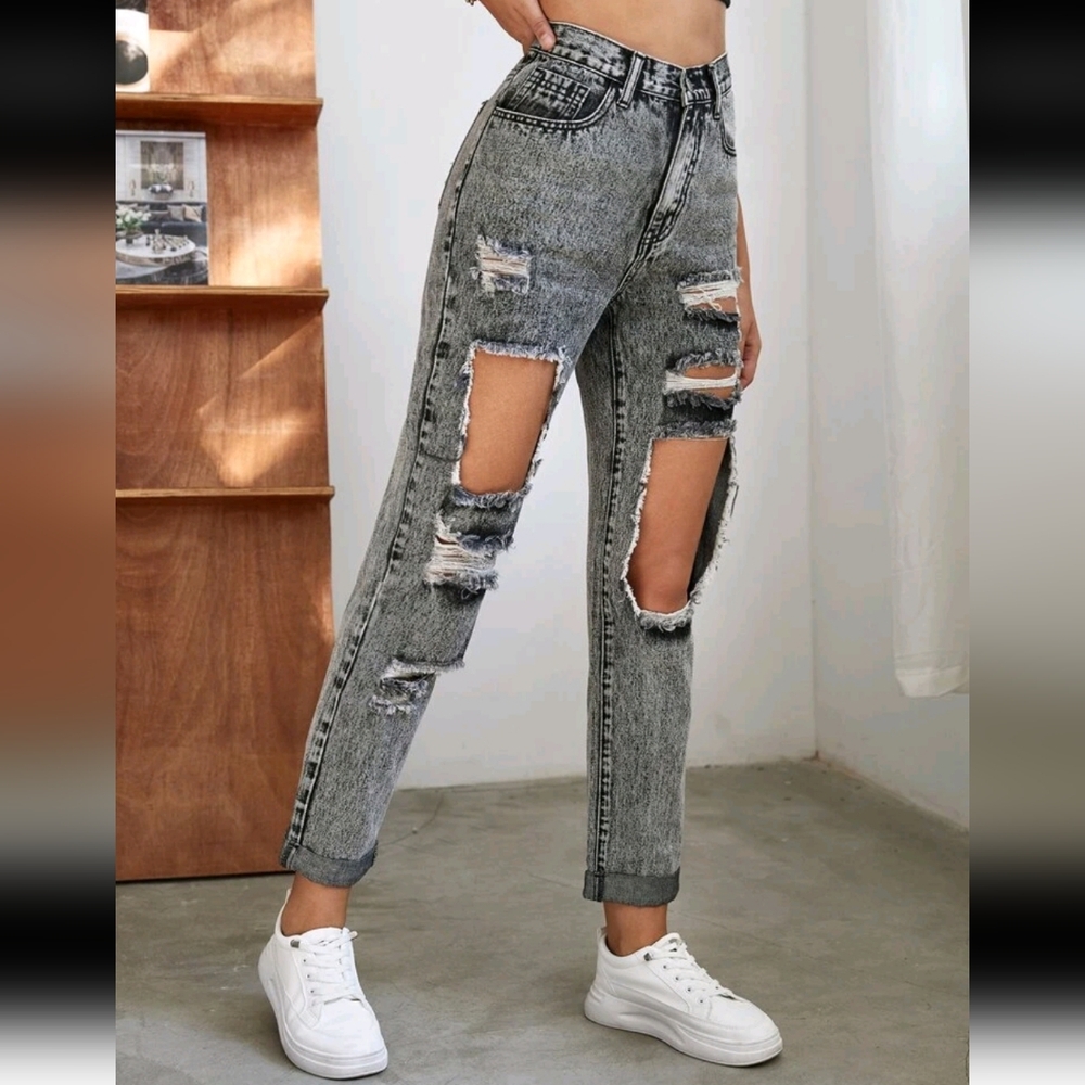 SHEIN EZwear High Waist Ripped Mom Jeans